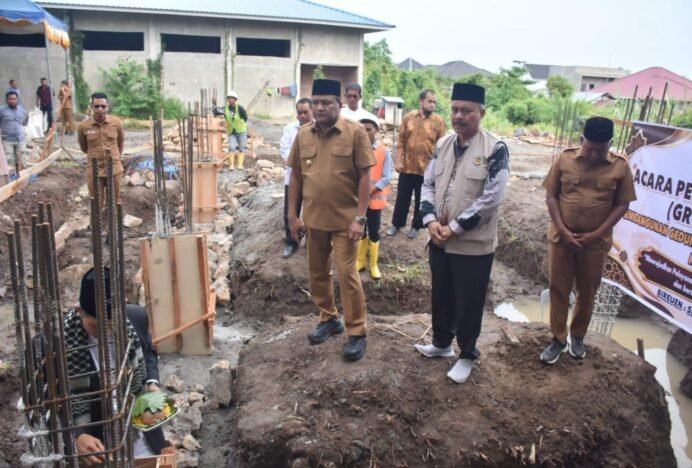 Bupati  Mukhlis Letakkan Batu Pertama Pembangunan Kantor Kementerian Haji dan Umrah Bireuen