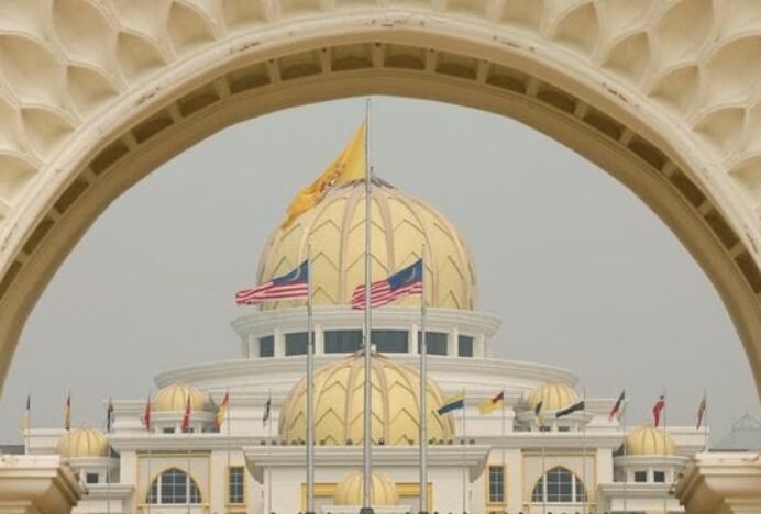 Tak Puas Hukuman Koruptor Diringankan, Menteri Pilih Mengundurkan Diri
