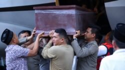 Jenazah Deputi BNPB Jarwansyah Tiba di Aceh Tenggara, Ratusan Warga Beri Penghormatan Terakhir ‎
