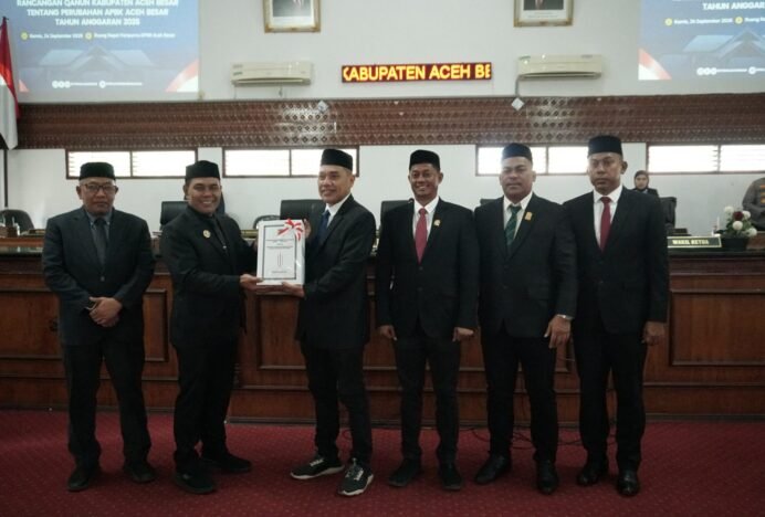 Bupati Syech Muharram Serahkan Nota Keuangan Rancangan Perubahan APBK Aceh Besar 2026