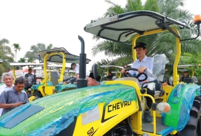 Sambut Hari Tani, Pemkab Aceh Barat Bagikan 420 Unit Alsintan untuk Petani