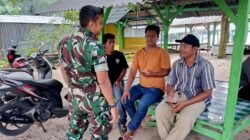 Babinsa Mon Ikeun Sapa Wisatawan, Jaga Kenyamanan Pengunjung di Kawasan Lhoknga