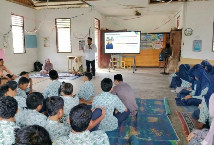 Penyuluh Saweu Sikula Sasar Siswa SMPN 1 Kluet Timur Bahas Bahaya Narkoba dan Bullying