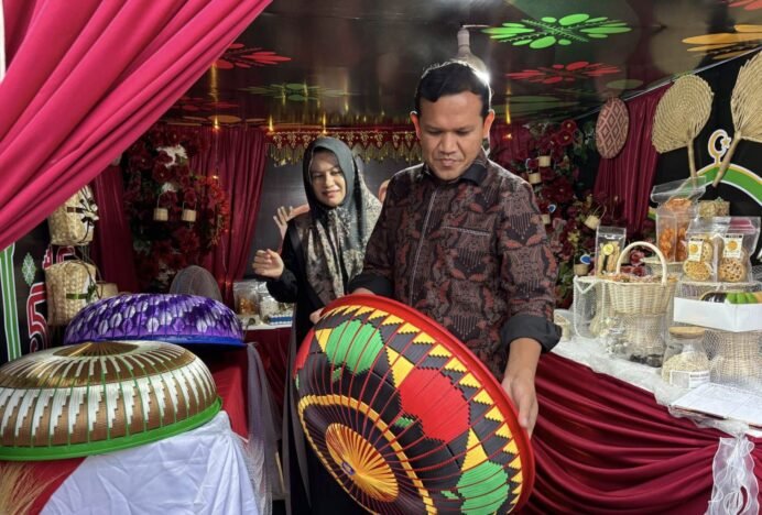 Wagub Aceh Kunjungi Stand Expo UMKM Pidie HUT ke-515 Pidie