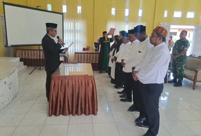 Camat Peukan Bada Lantik Pengurus Tuha Peut Mukim Lampageu