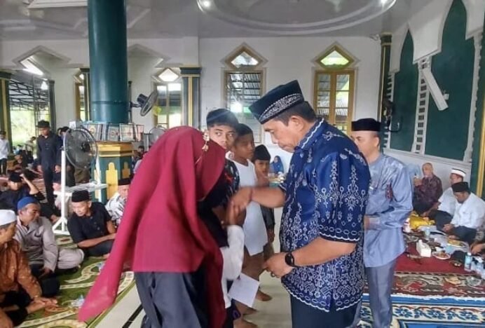 Bupati Simeulue Santuni Anak Yatim pada Maulid Nabi di Ameria Bahagia