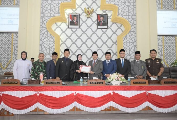 DPRK Terima Dokumen Raqan Perubahan APBK Banda Aceh Tahun Anggaran 2026 dari Eksekutif