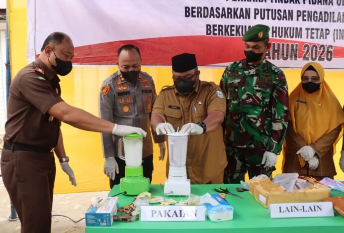 Kejari Aceh Tenggara Musnahkan 56 Barang Bukti Inkracht, Sekda Agara Beri Apresiasi