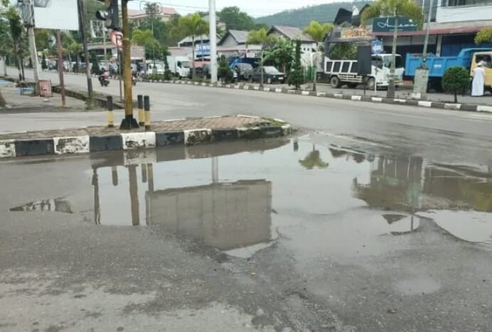 Tak Ada Anggaran Patching, PUPR Aceh Tengah Gunakan Sisa Lima Drum Aspal