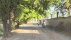 Jalan T. Nyak Arief Bertabur Lubang, Warga Ulee Kareng Minta Pemerintah Perbaiki