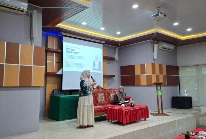 Tingkatkan Keterampilan Public Speaking Perempuan di Era Digital, HMP Ilmu Perpustakaan Gelar Pelatihan MC dan Moderator