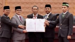 Plt Sekda Aceh dan Pimpinan DPRA Teken Persetujuan Bersama KUA-PPAS Aceh 2027