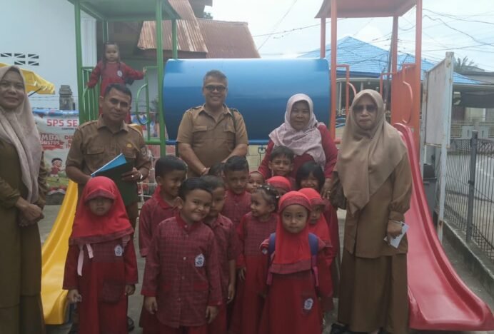 Menteri Perdagangan (Mendag) Budi Santoso angkat bicara mengenai seruan boikot terhadap produk Indonesia di Malaysia.