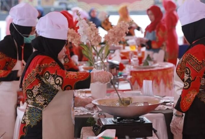 HUT Kota Meulaboh ke 438, Dinas Perkebunan Aceh Barat Juara 1 Lomba Memasak Antar OPD