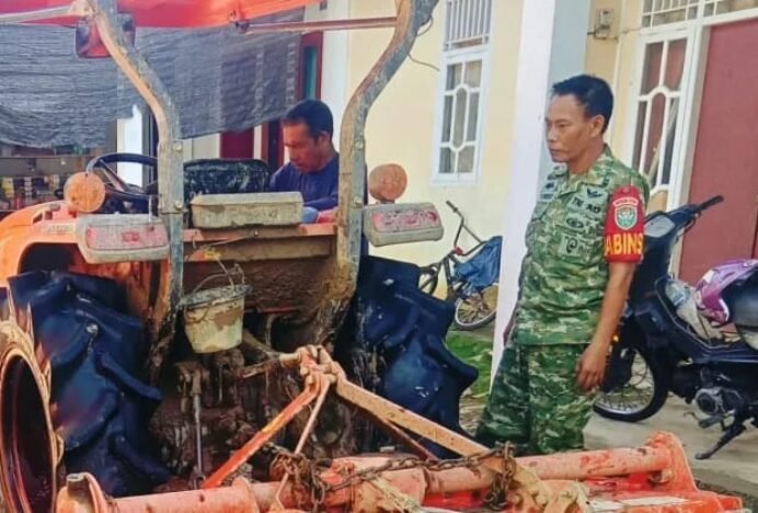 Dukung Kelancaran Pembajakan Sawah Babinsa Kodim Pantau Kesiapan Traktor 4WD