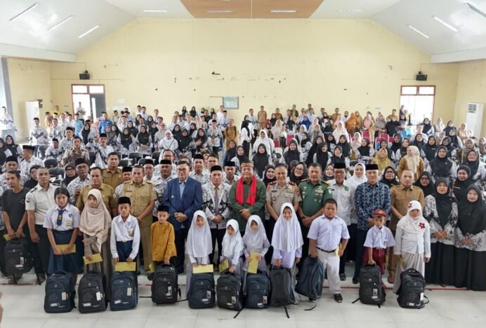Lantik 16 Pengurus Cabang PGRI, Bupati Agara Tekankan Hak dan Kesejahteraan Guru