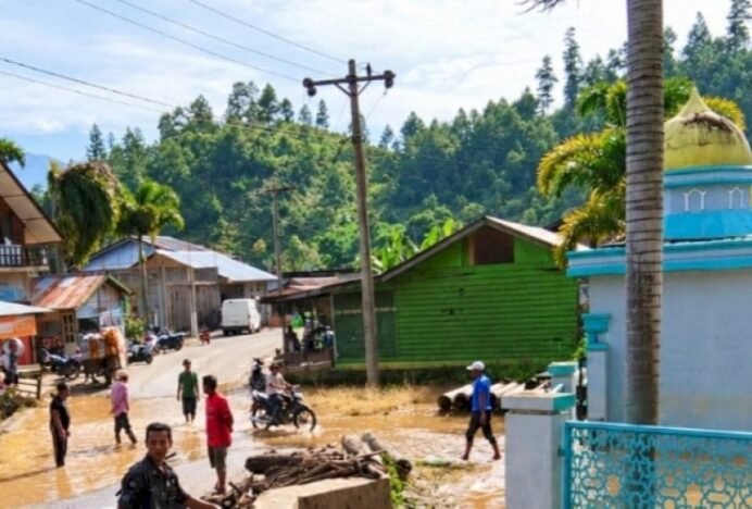 Banjir dan Longsor Terjang Aceh Tengah, Sejumlah Warga Mengungsi