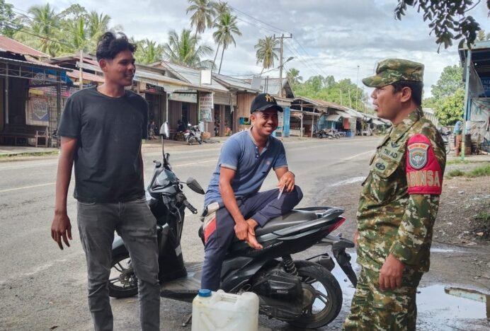 Dekat dengan Warga, Babinsa Kuta Cot Glie Perkuat Komunikasi di Ie Alang