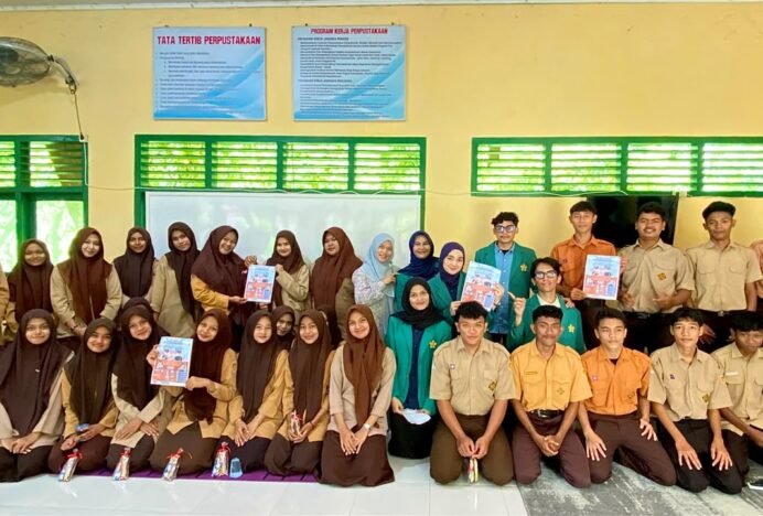 Mahasiswa Ilmu Komunikasi FISIP USK Edukasi Siswa MAN 5 Aceh Besar tentang Bahaya Hoaks