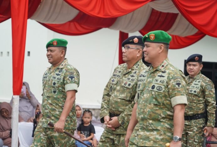 Pangdam Iskandar Muda Hadiri Penutupan Pendidikan Komcad Matra Darat TA 2026 di Rindam IM