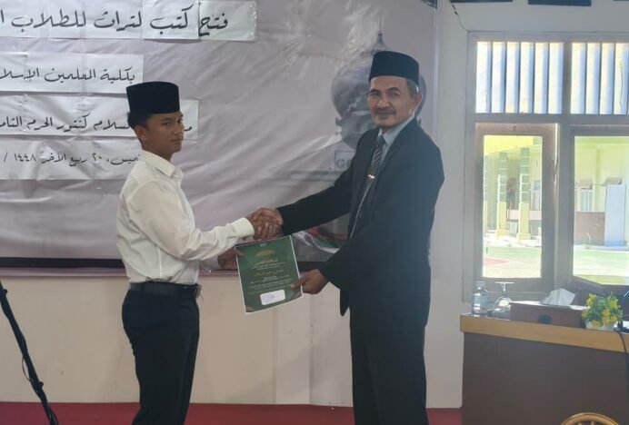 PMDG Kampus 8 Gelar Fathu Kutubi Turats, Latih Santri Kelas 5 KMI Mengkaji Kitab Kuning