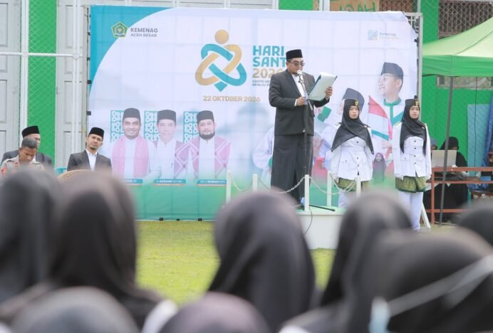 Unik, Para Srikandi Pimpin Upacara Hari Santri Kemenag Aceh Besar